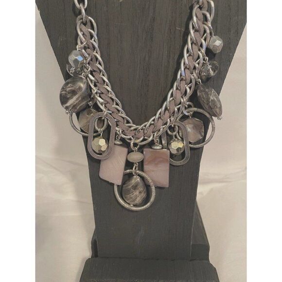 Laura Ashley Necklace earrings set SIlvertone, Gray - Picture 2 of 7
